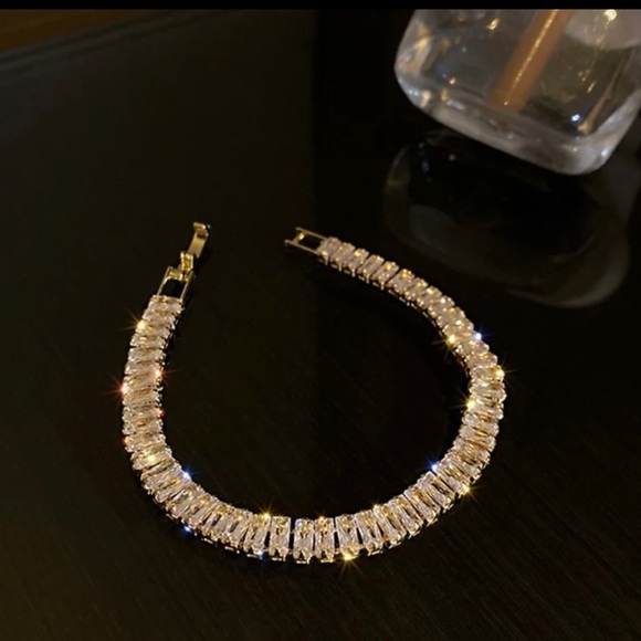 Jewelry - 18K Gold trendy Diamond bracelet